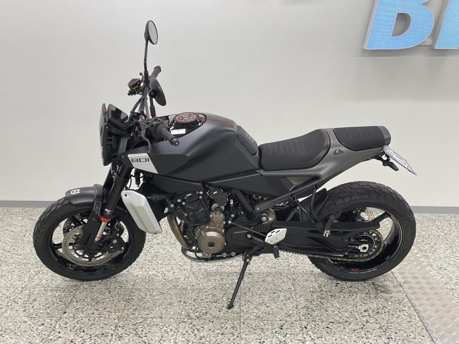 HUSQVARNA SVARTPILEN 2024