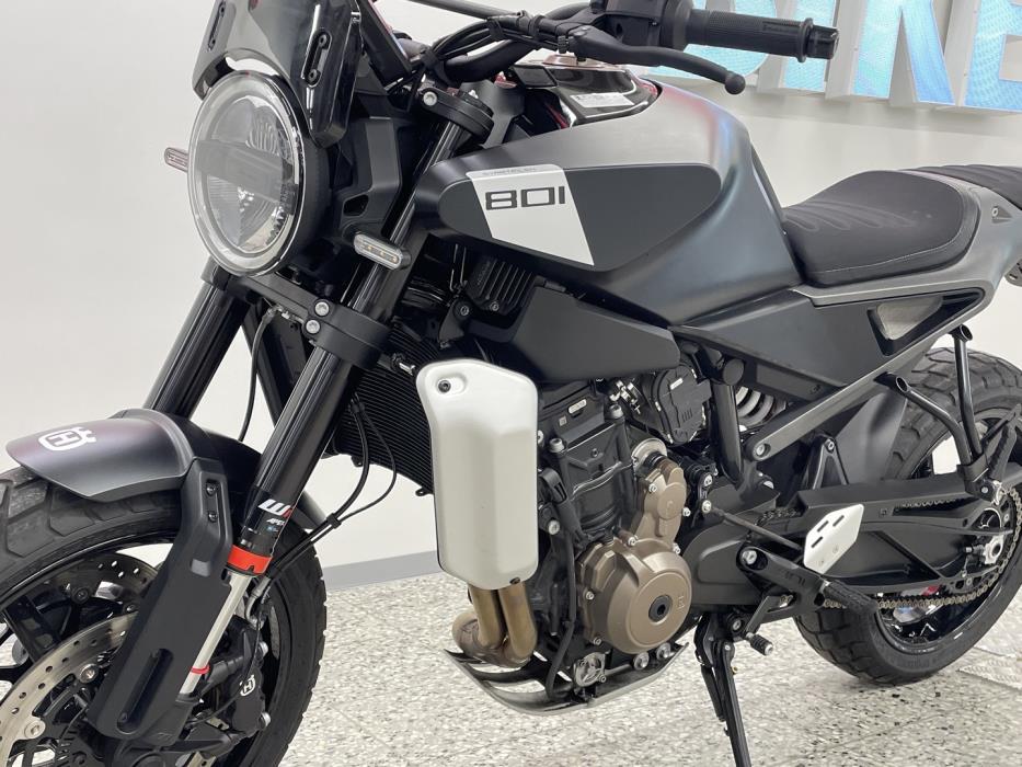 HUSQVARNA SVARTPILEN 2024