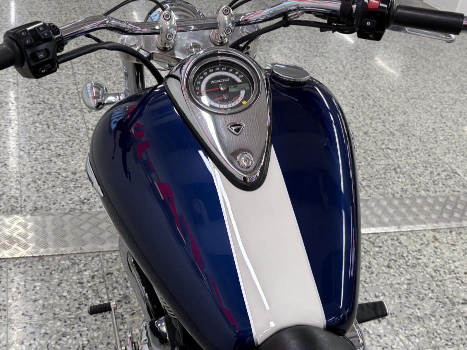 TRIUMPH Thunderbird 2010
