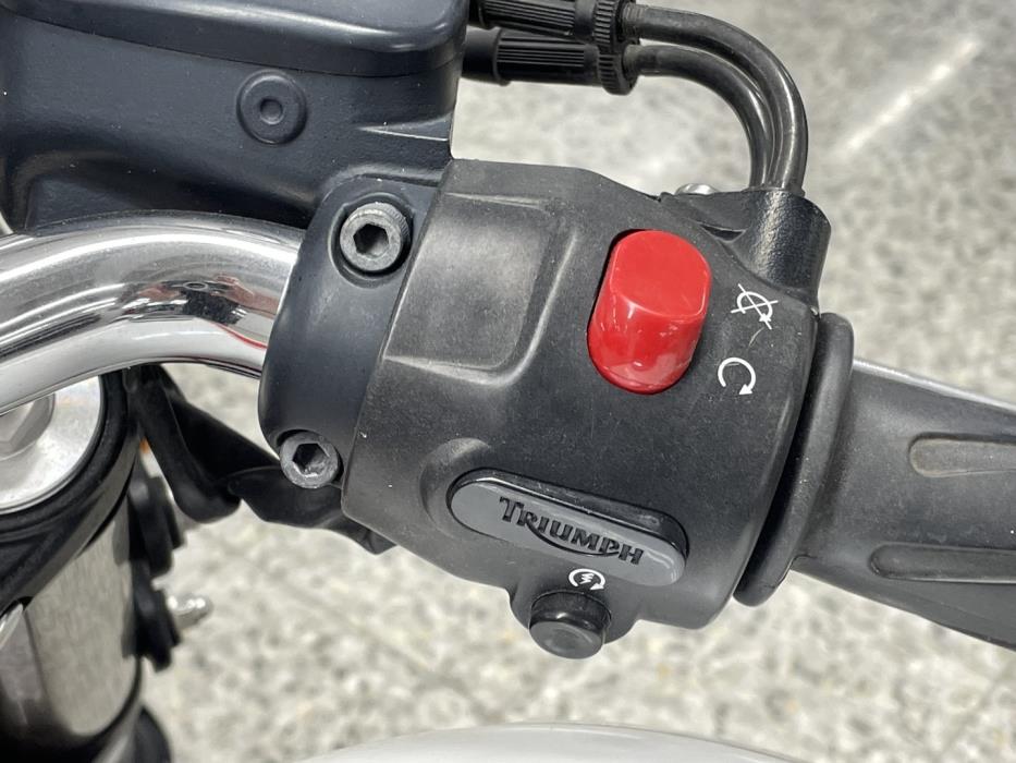 TRIUMPH Thruxton 2011