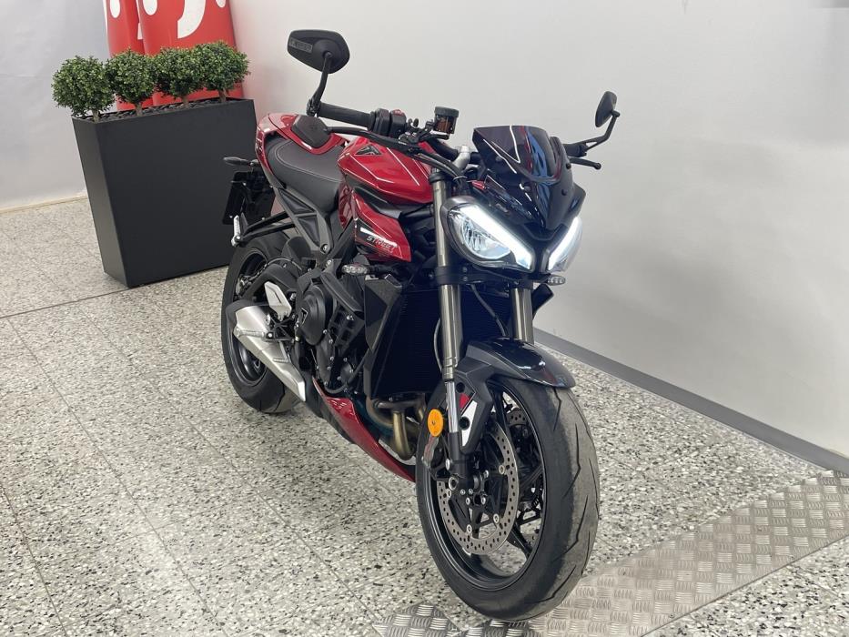 TRIUMPH STREET TRIPLE 2025