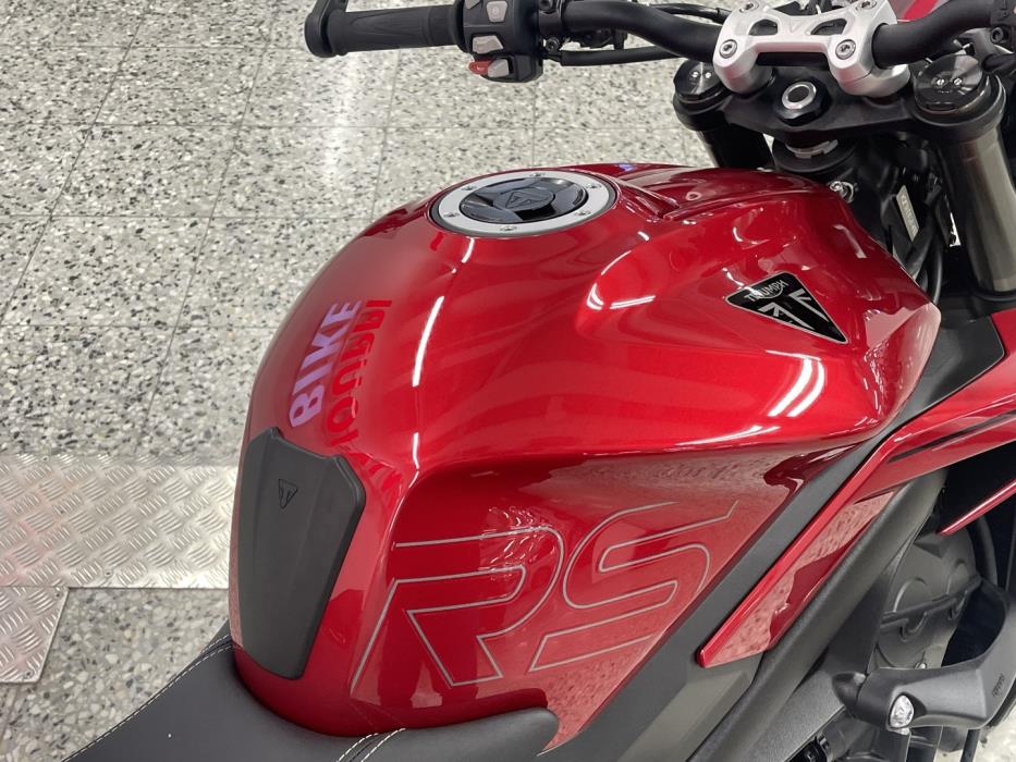 TRIUMPH STREET TRIPLE 2025