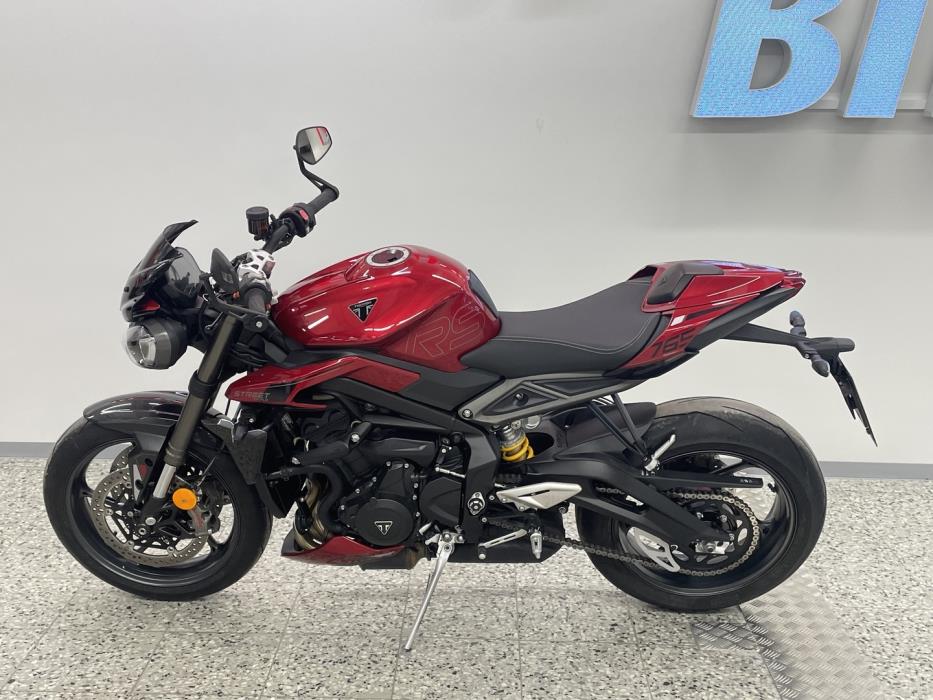 TRIUMPH STREET TRIPLE 2025