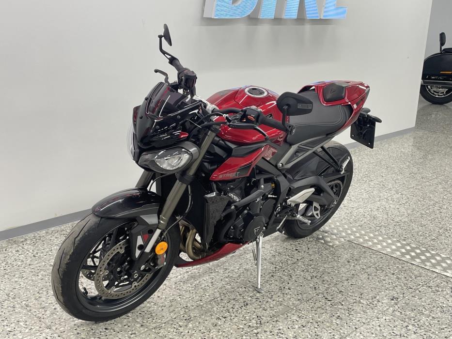 TRIUMPH STREET TRIPLE 2025