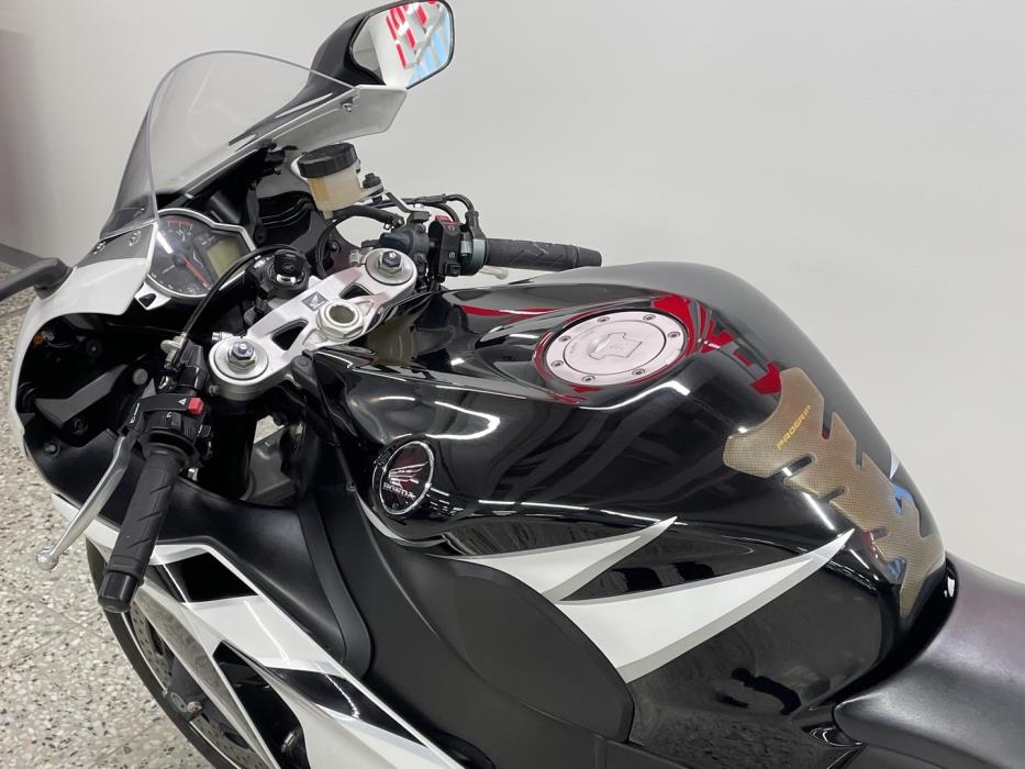 HONDA CBR 2011