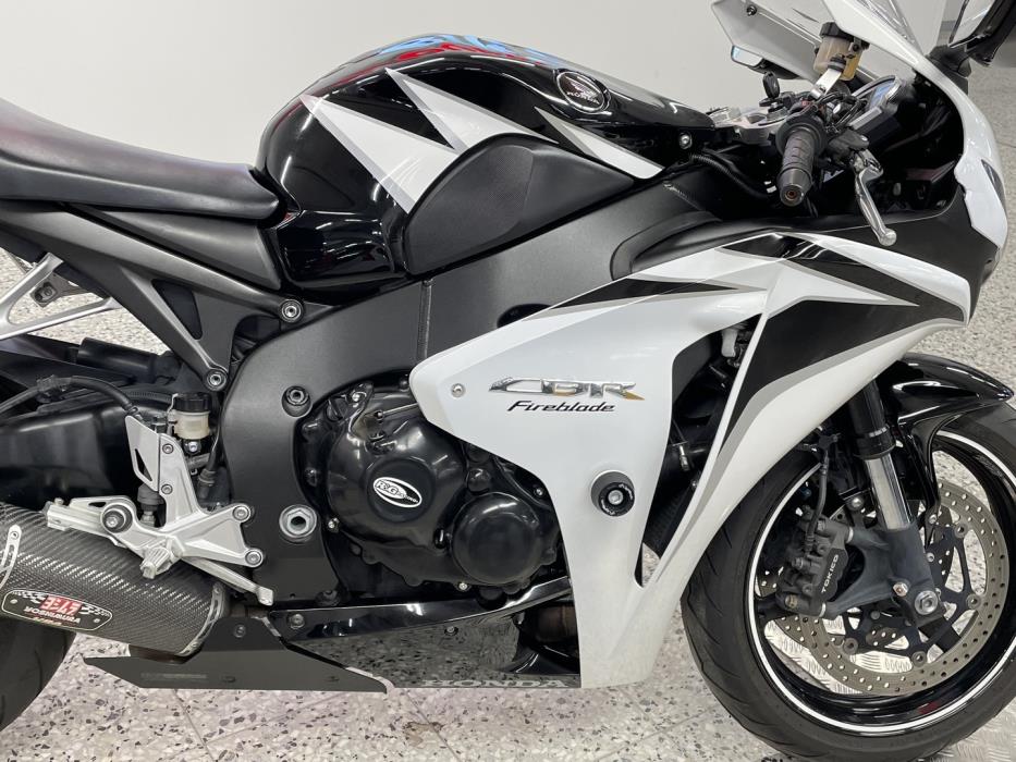 HONDA CBR 2011
