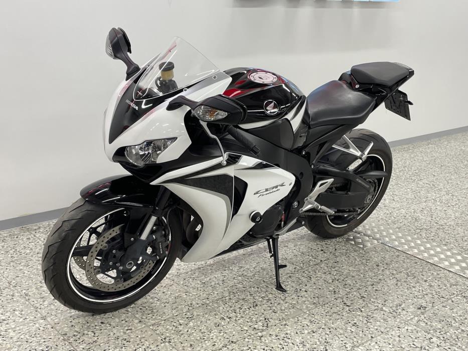 HONDA CBR 2011