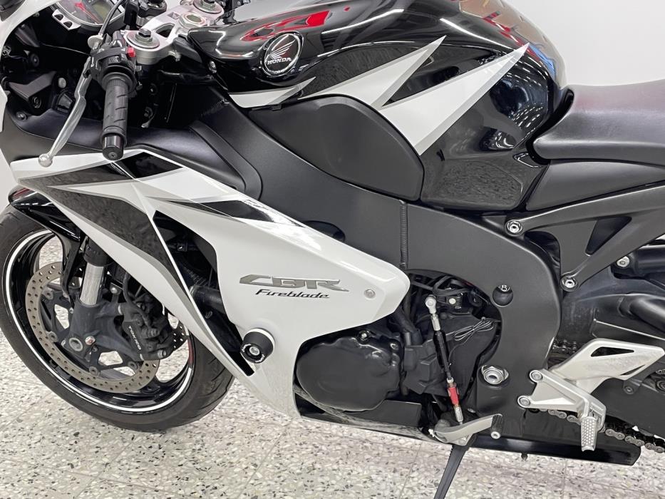 HONDA CBR 2011