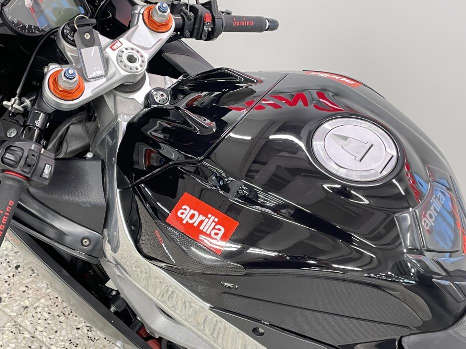 APRILIA RSV4 2011