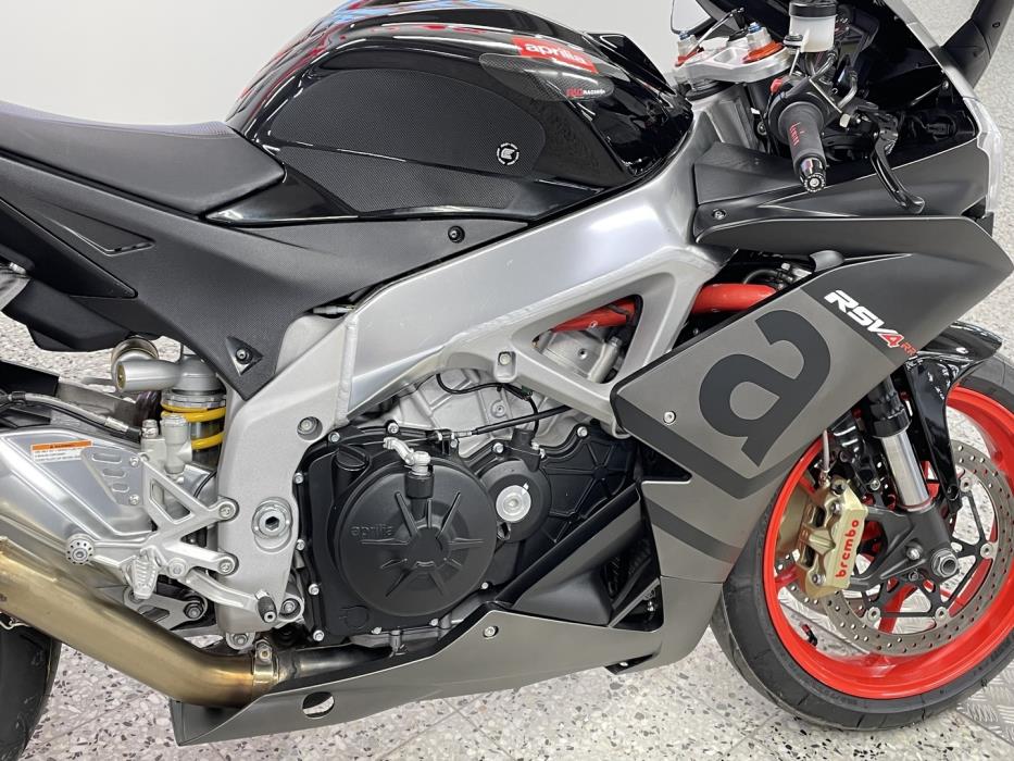 APRILIA RSV4 2011