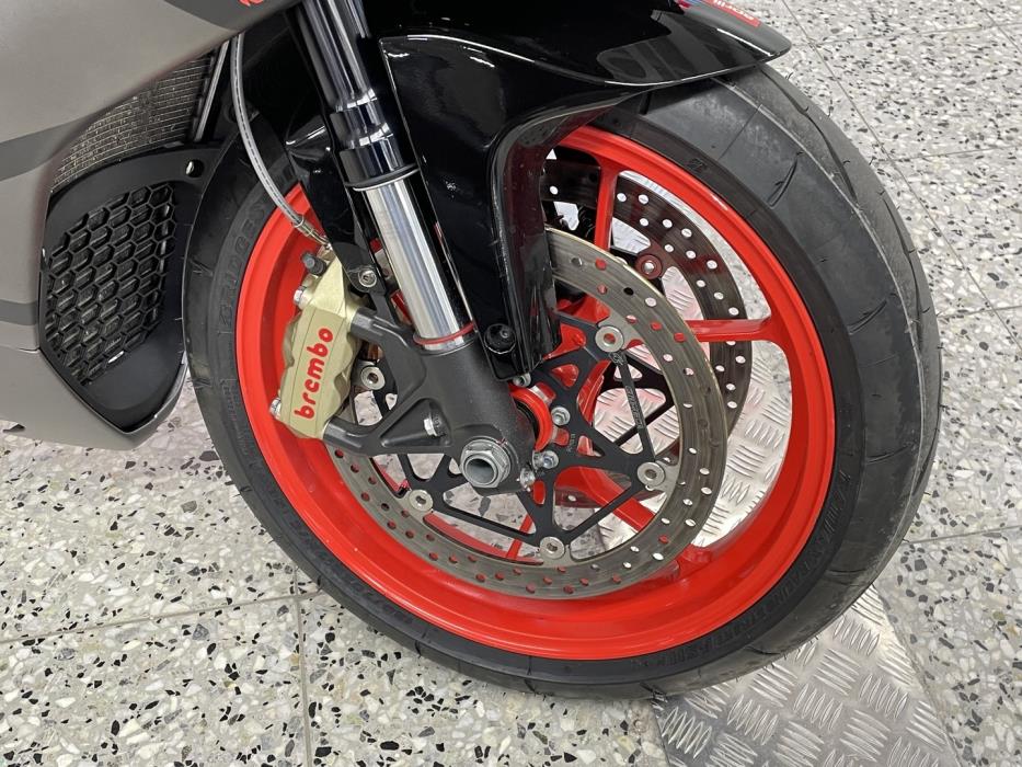 APRILIA RSV4 2011