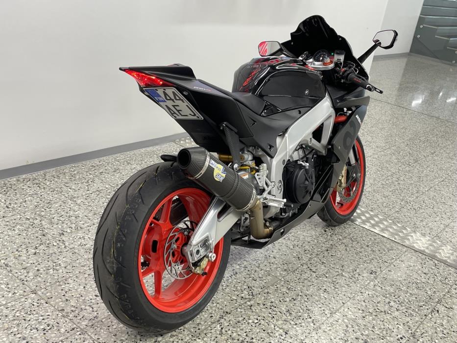 APRILIA RSV4 2011