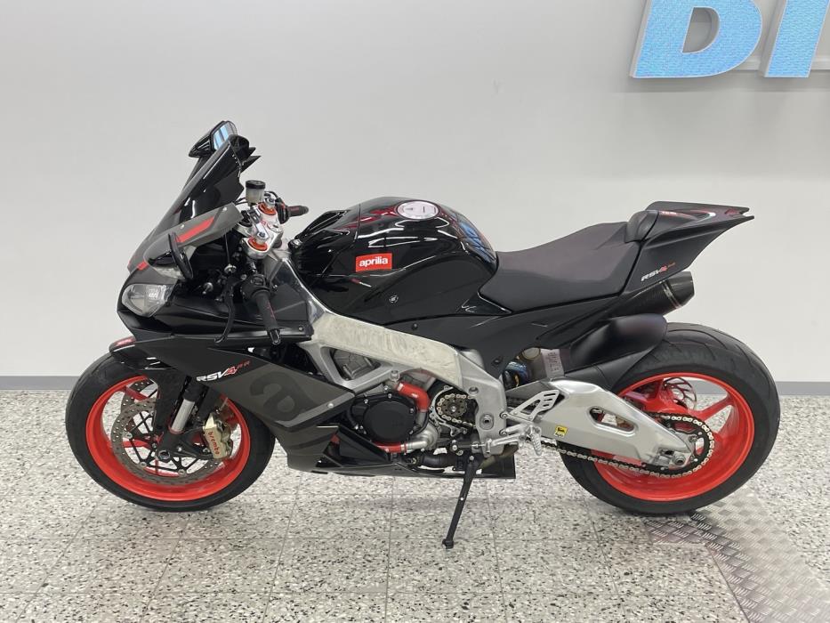APRILIA RSV4 2011