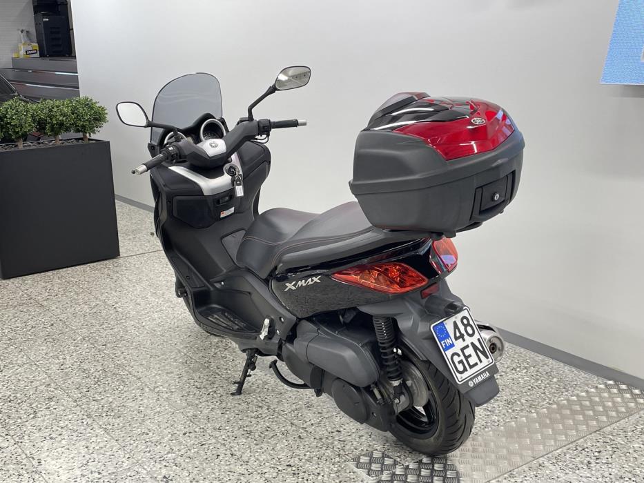 YAMAHA X-MAX 2012