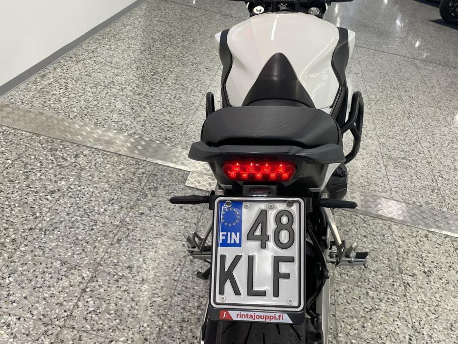 HONDA CB 2015