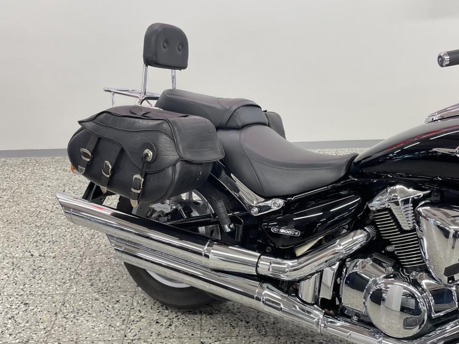 SUZUKI INTRUDER 2013