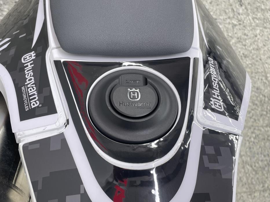 HUSQVARNA 701 2021
