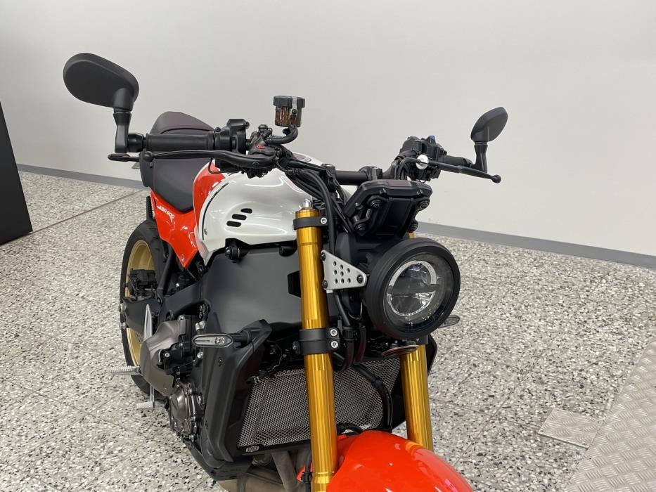 YAMAHA XSR 2024