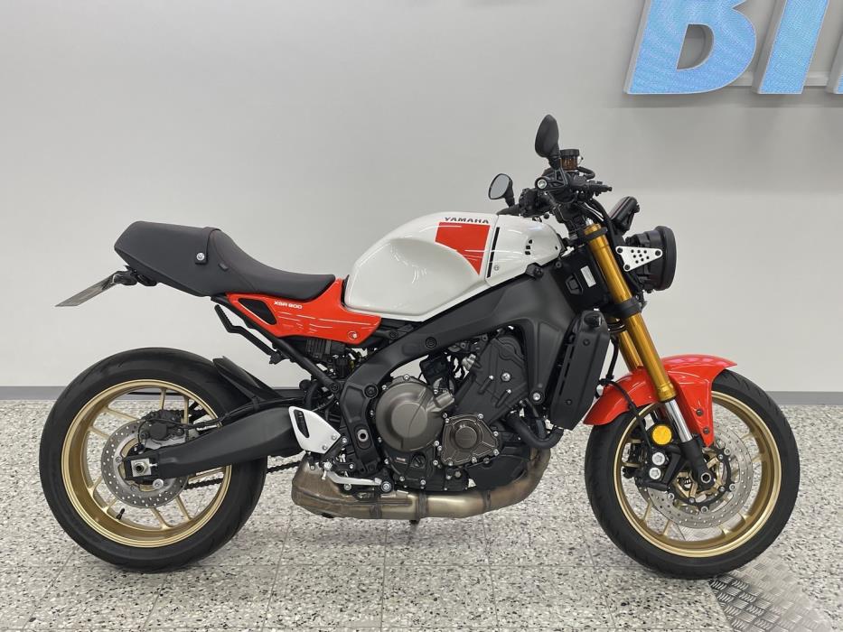 YAMAHA XSR 2024