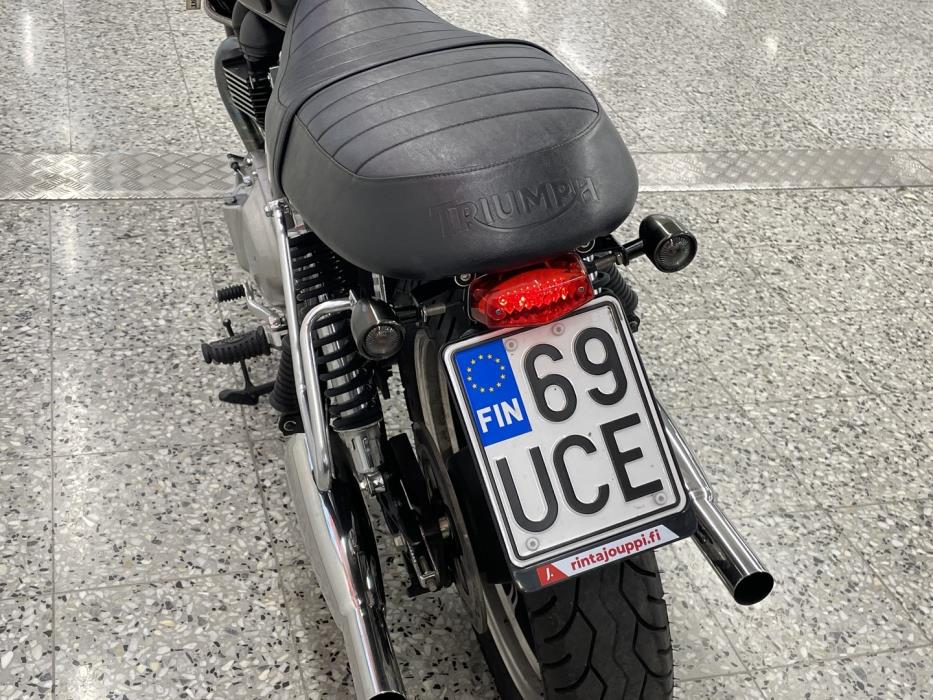 TRIUMPH Bonneville 2011