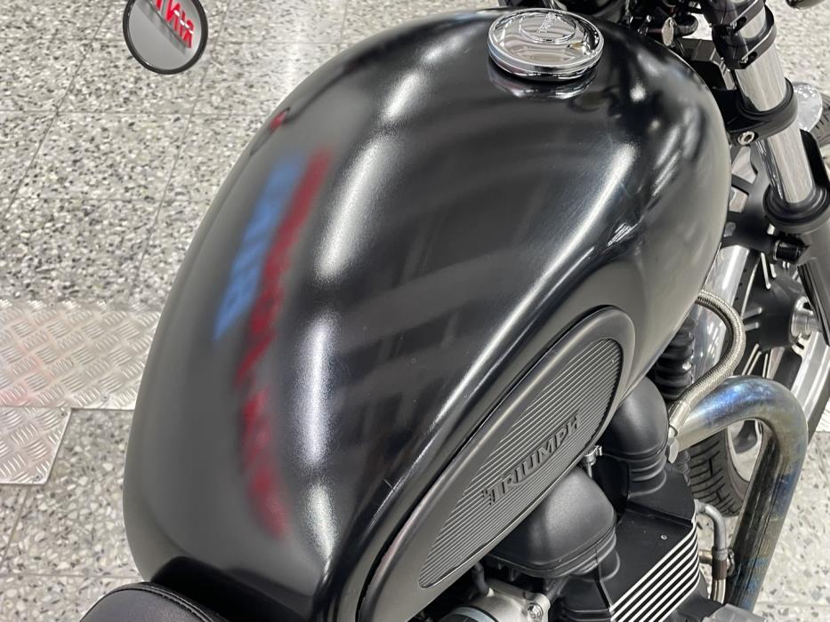 TRIUMPH Bonneville 2011