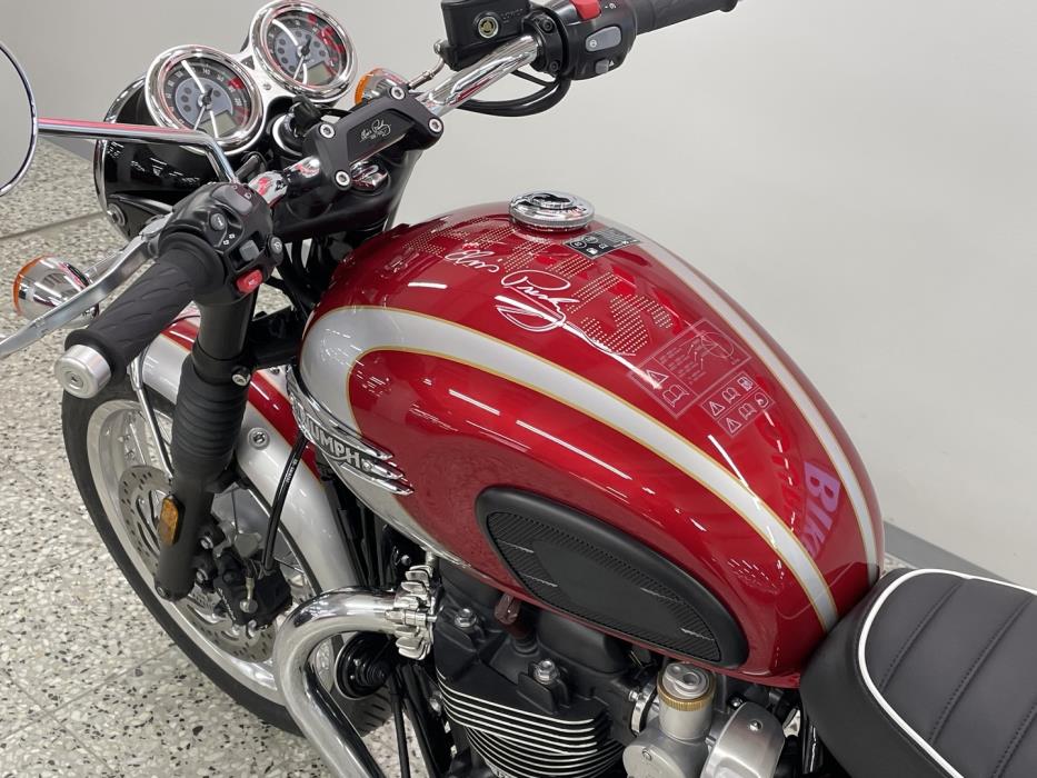 TRIUMPH BONNEVILLE 2024