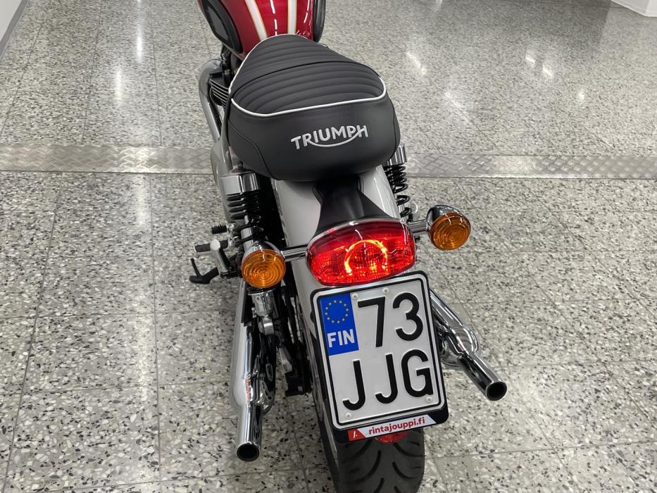 TRIUMPH BONNEVILLE 2024