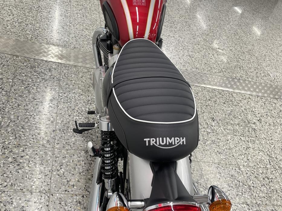 TRIUMPH BONNEVILLE 2024