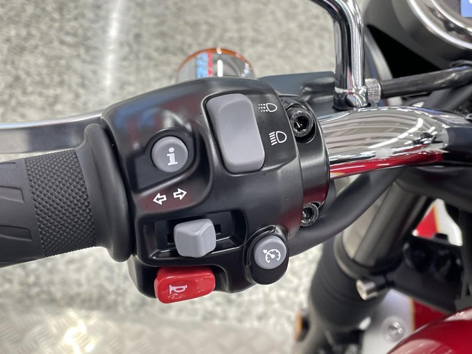TRIUMPH BONNEVILLE 2024