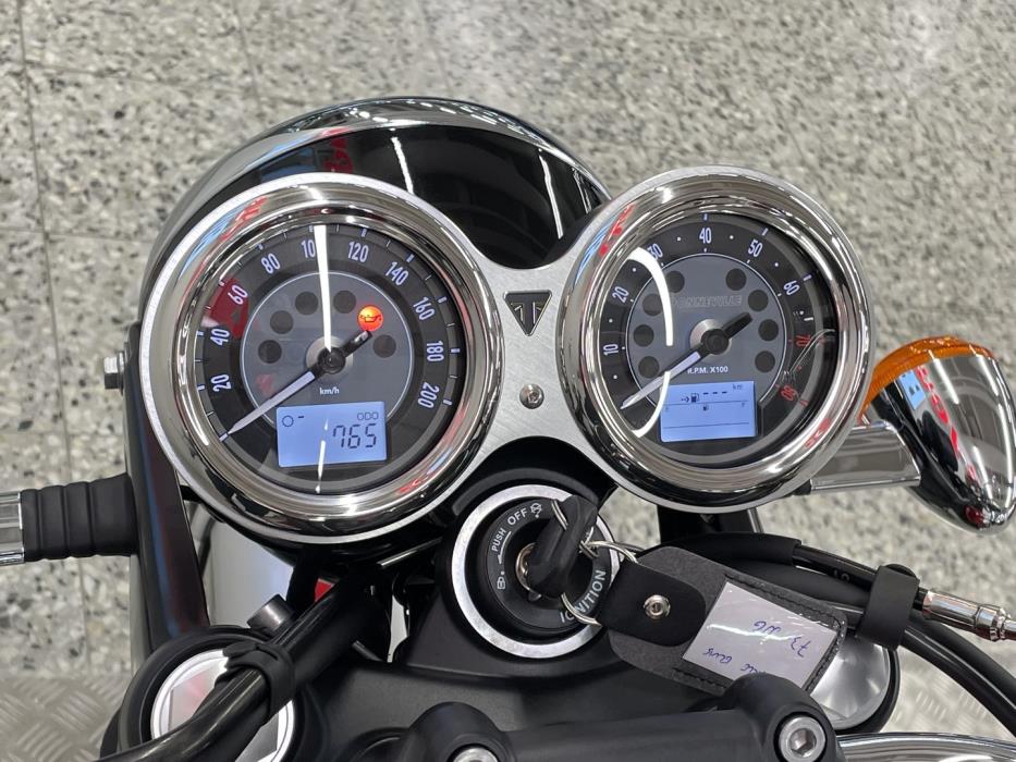 TRIUMPH BONNEVILLE 2024