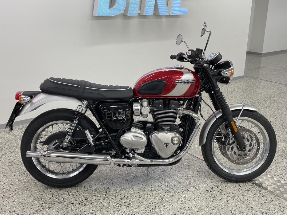 TRIUMPH BONNEVILLE 2024