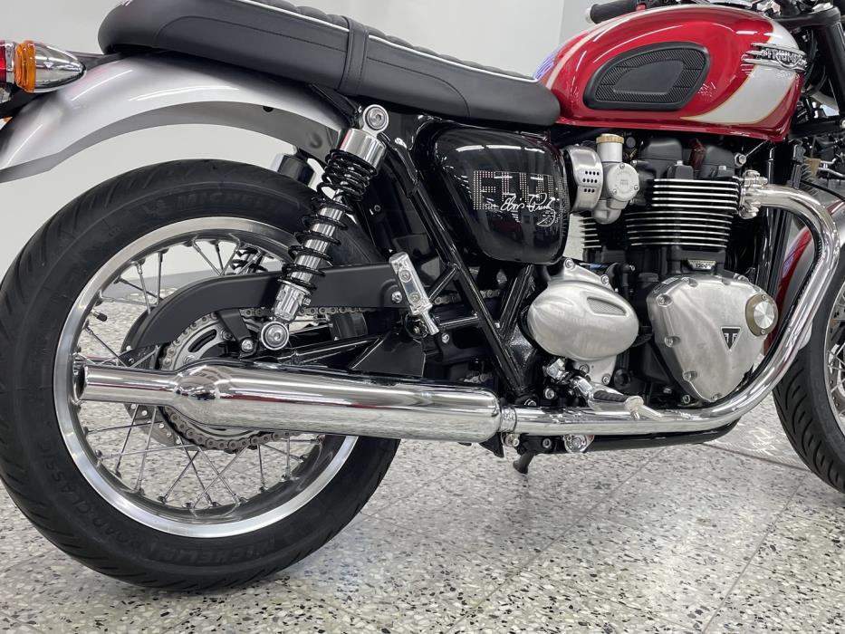 TRIUMPH BONNEVILLE 2024