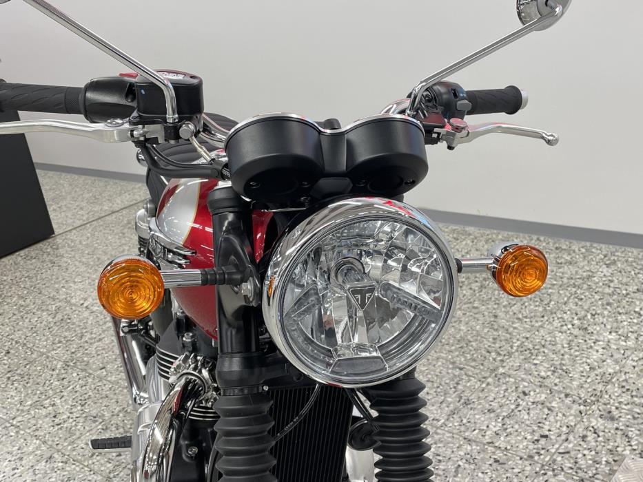 TRIUMPH BONNEVILLE 2024