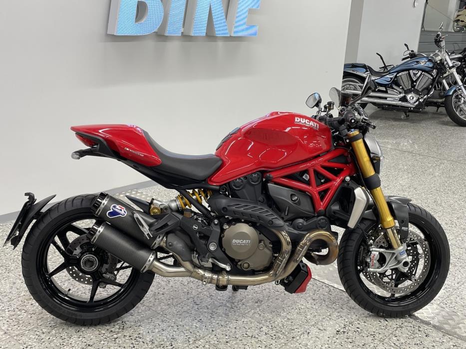 DUCATI MONSTER 2015
