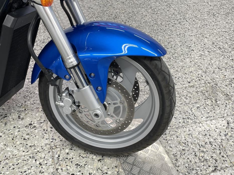 SUZUKI INTRUDER 2010