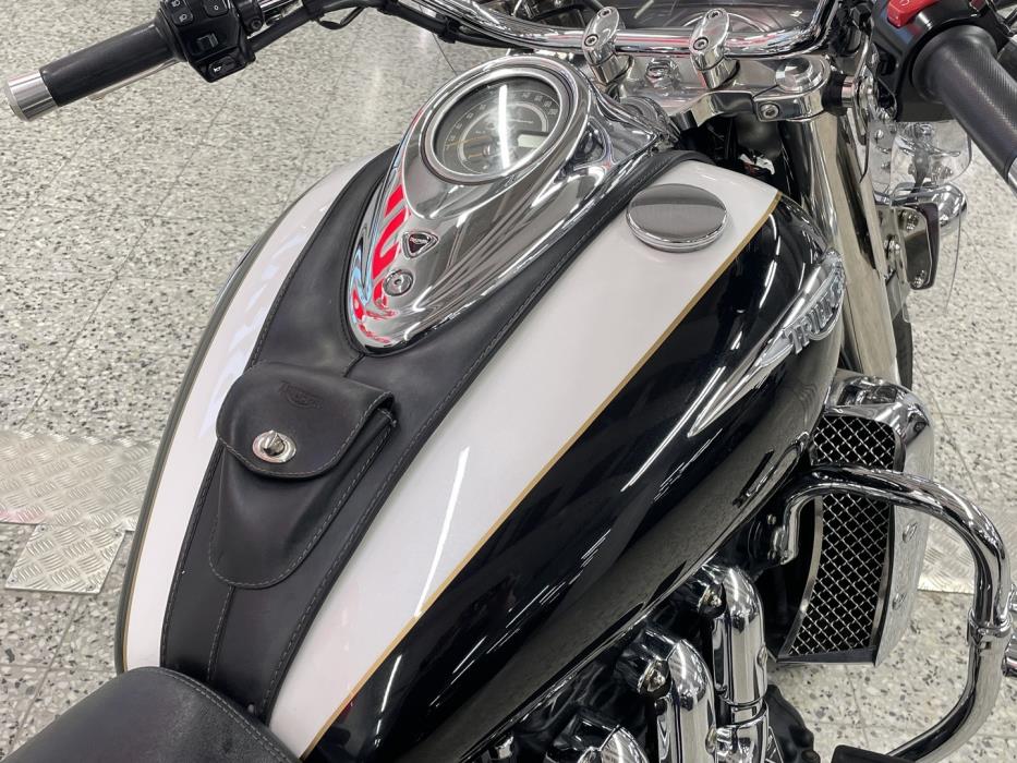 TRIUMPH ROCKET III 2011