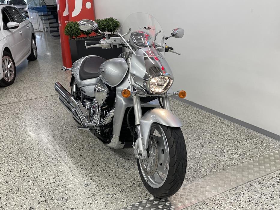 SUZUKI INTRUDER 2010
