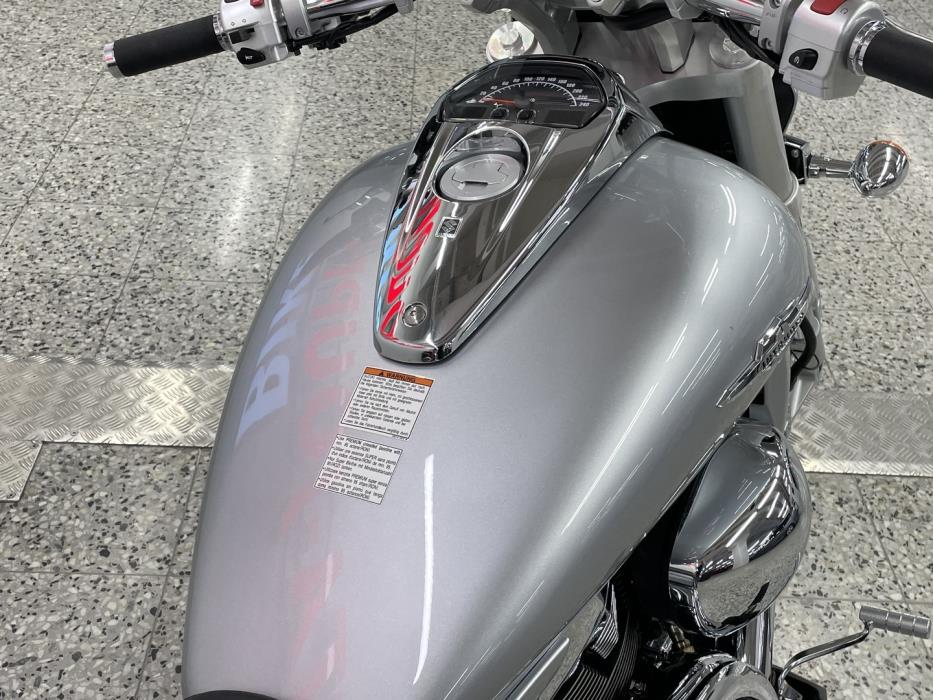 SUZUKI INTRUDER 2010