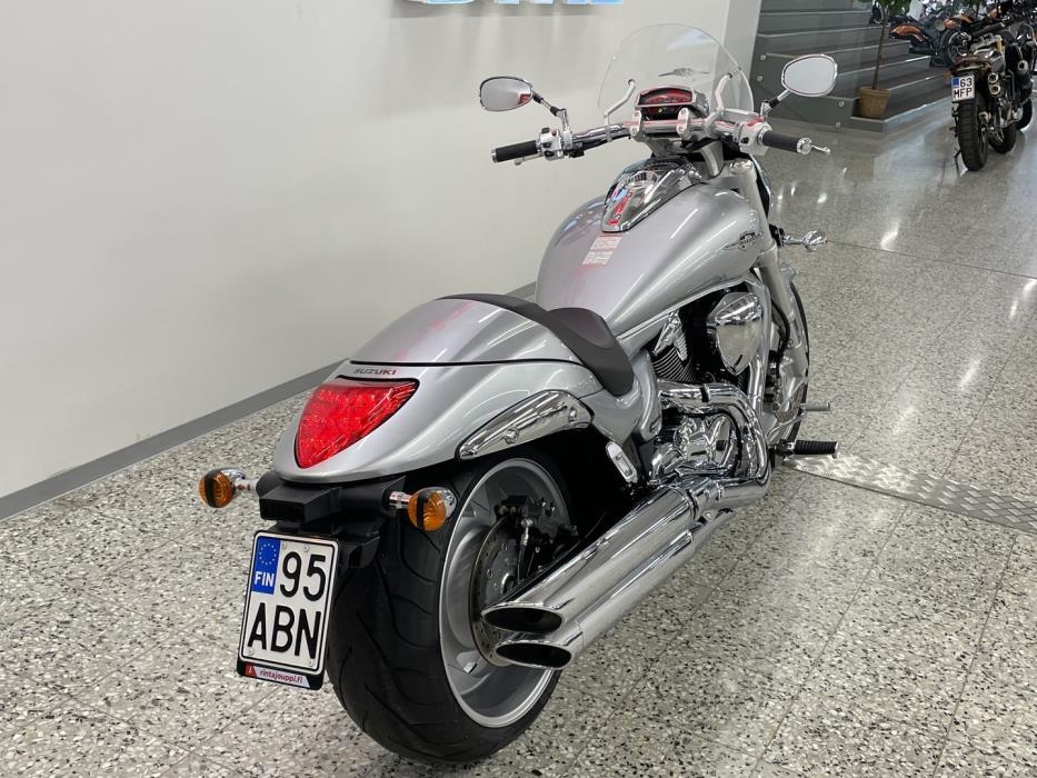 SUZUKI INTRUDER 2010