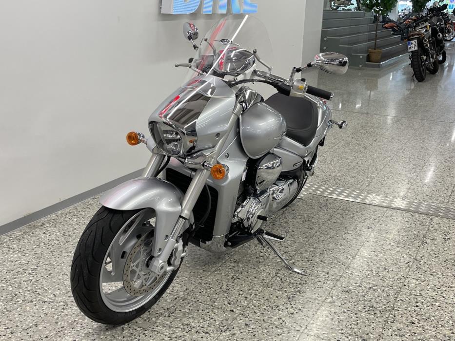 SUZUKI INTRUDER 2010