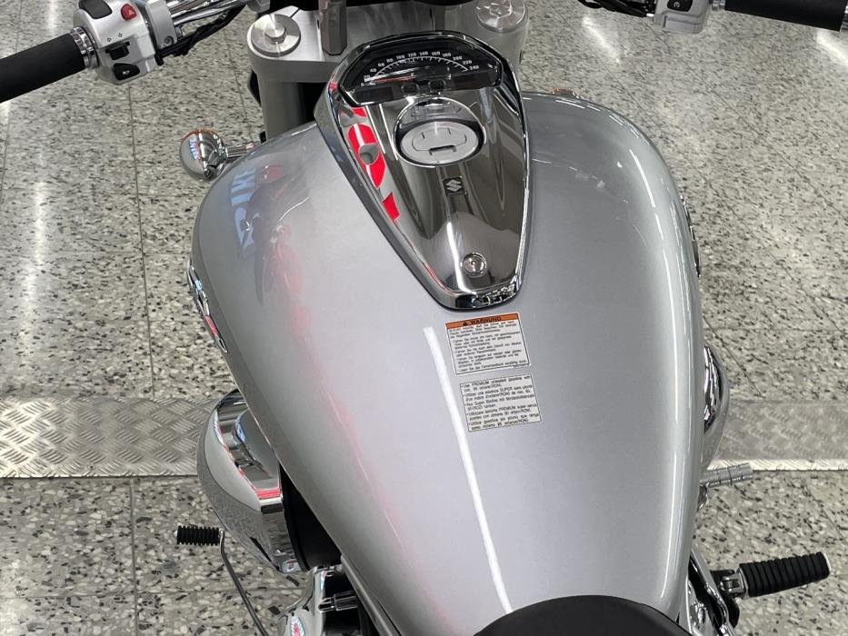 SUZUKI INTRUDER 2010