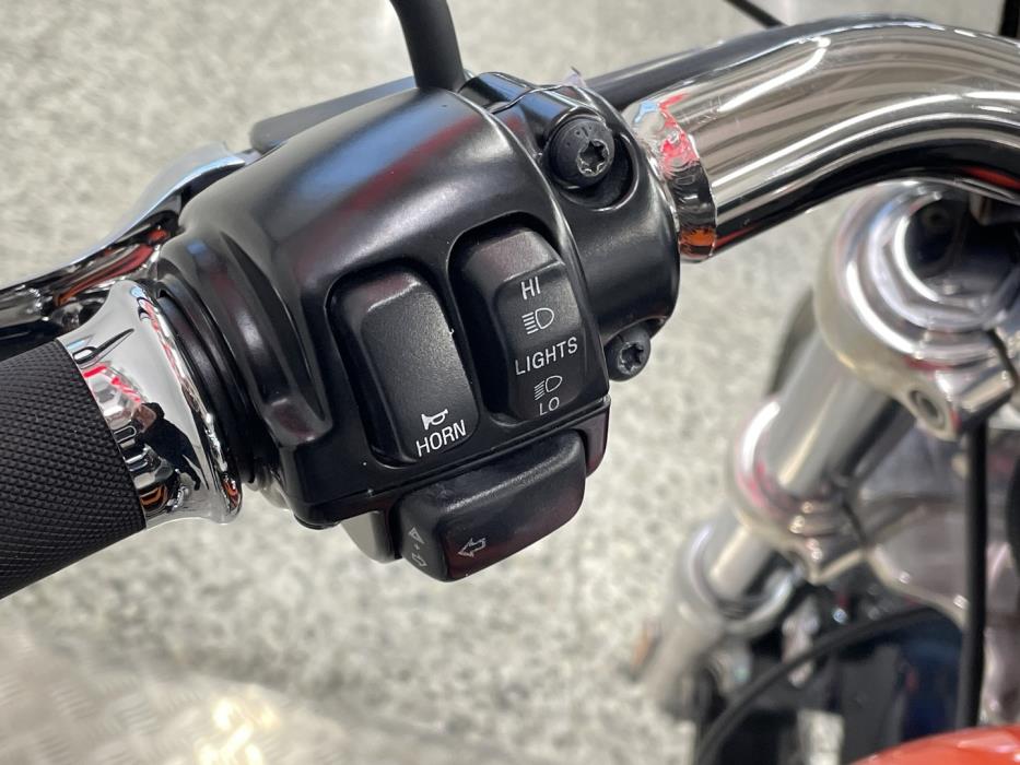 HARLEY-DAVIDSON DYNA 2011