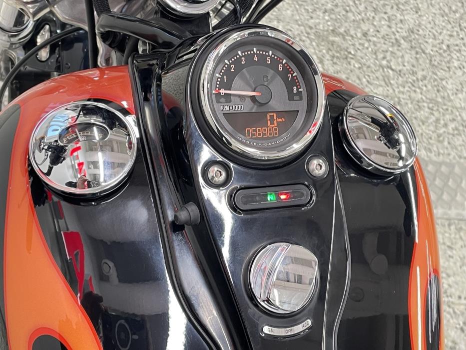 HARLEY-DAVIDSON DYNA 2011