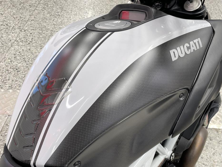 DUCATI DIAVEL 2014