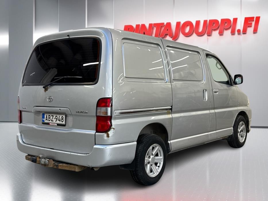 TOYOTA Hiace 2009
