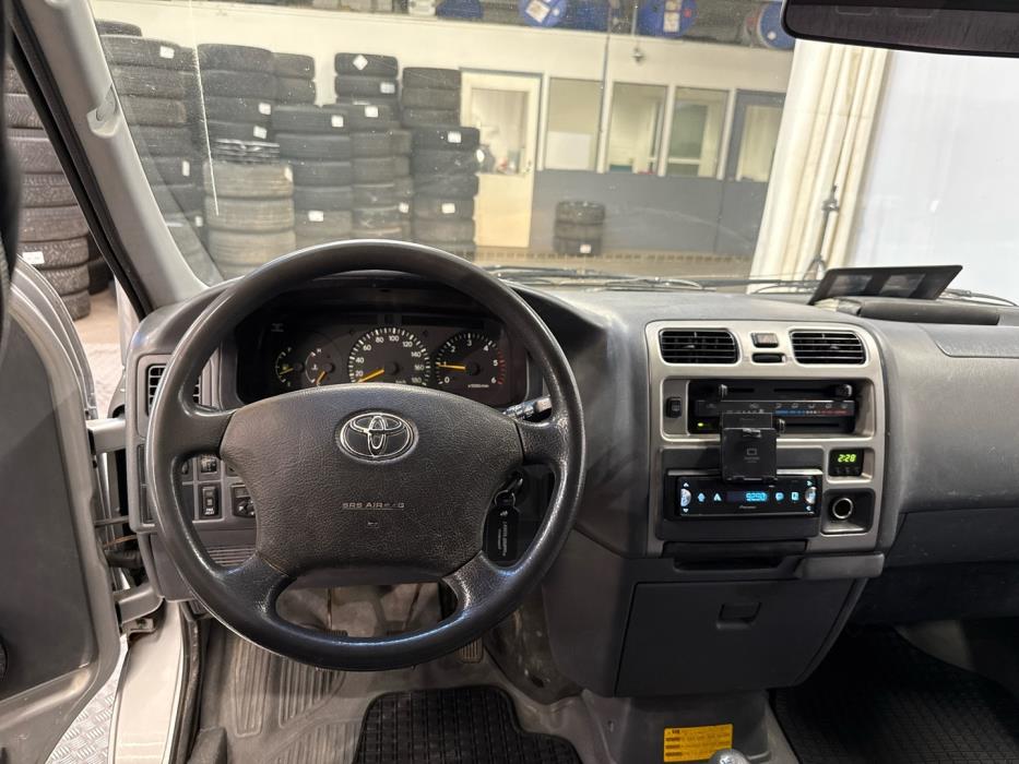 TOYOTA Hiace 2009