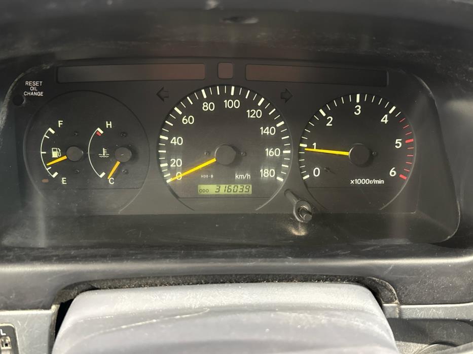 TOYOTA Hiace 2009