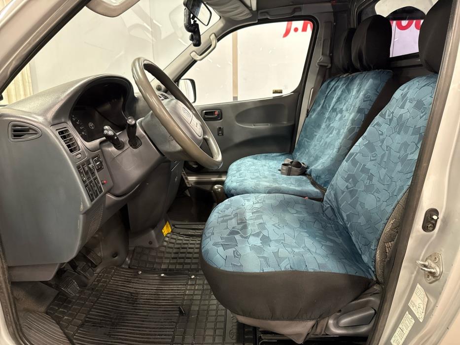 TOYOTA Hiace 2003