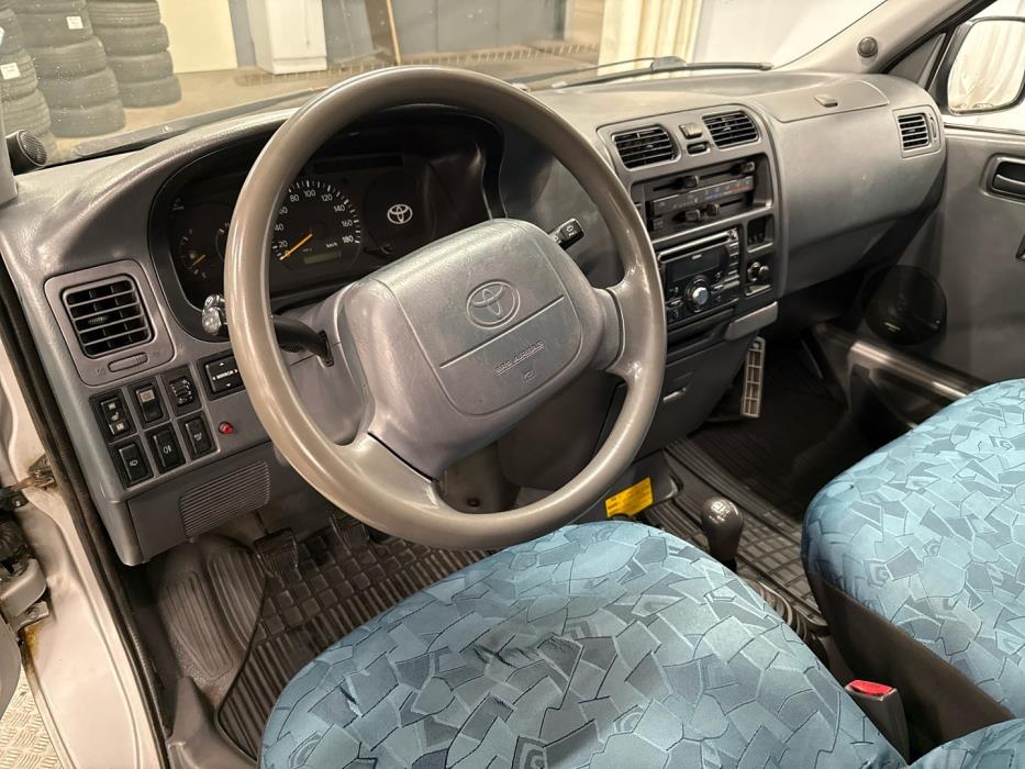 TOYOTA Hiace 2003