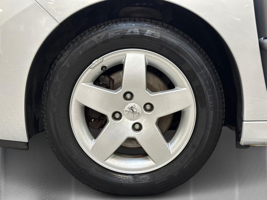 PEUGEOT 207 2010